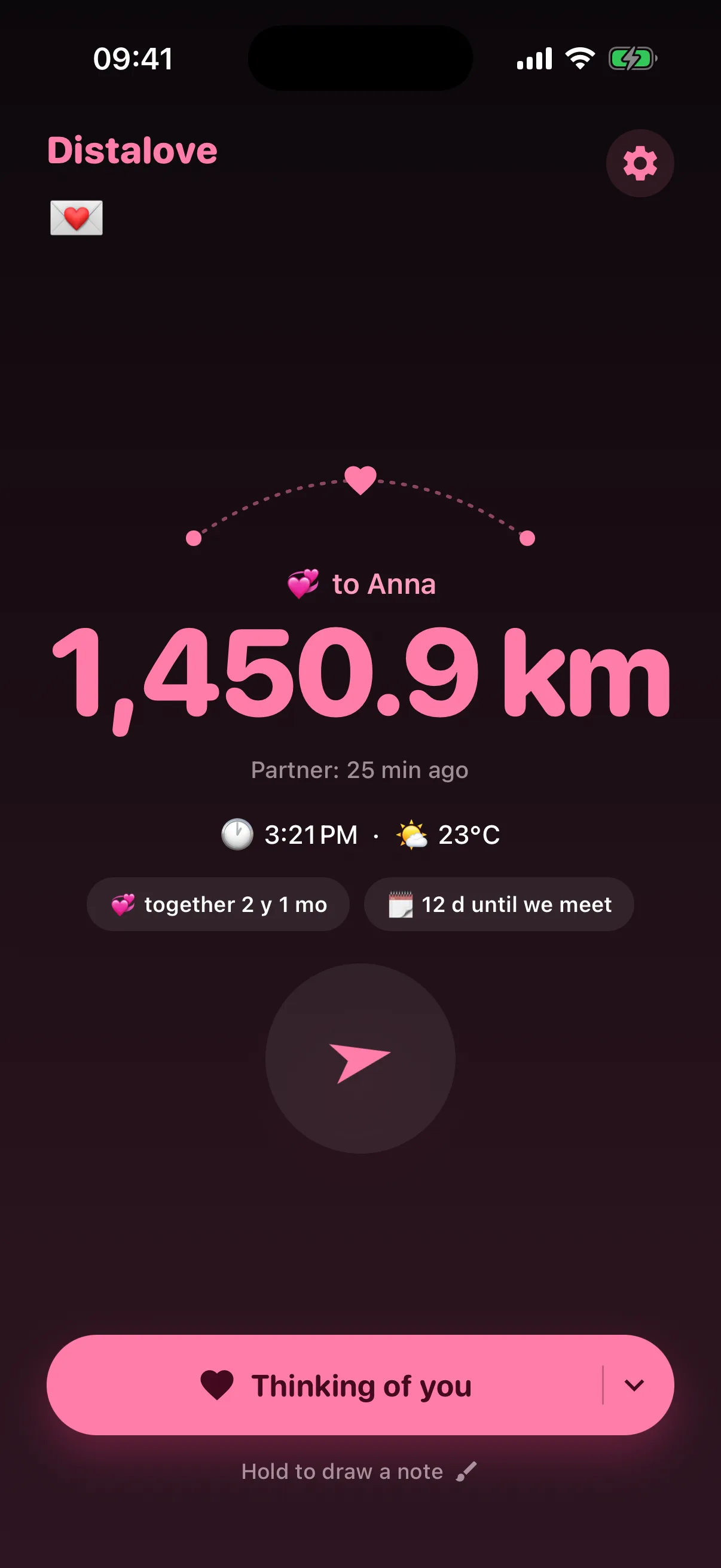 Distalove home screen showing 1,450.9 km to Anna, her local time and weather, and 12 days until the next visit